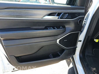 2024 Jeep Wagoneer L Series II - miniatura 9
