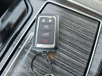2024 Jeep Wagoneer L Series II - miniatura 5