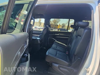 2024 Jeep Wagoneer L Series II - miniatura 13
