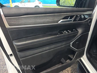 2024 Jeep Wagoneer L Series II - miniatura 9
