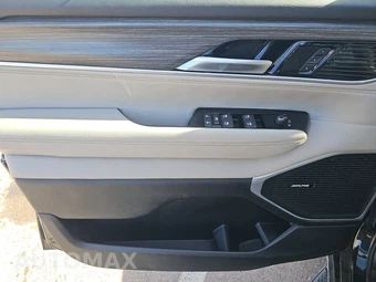 2024 Jeep Wagoneer L Series III - miniatura 9