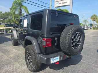 2024 Jeep Wrangler 4 Door Rubicon - miniatura 2