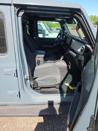2024 Jeep Wrangler 4 Door Sahara - miniatura 18