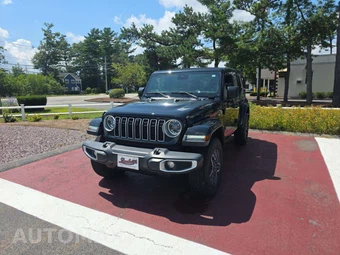 2024 Jeep Wrangler 4 Door Sahara
