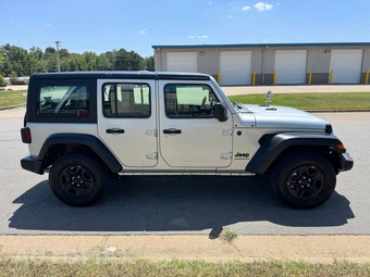 2024 Jeep Wrangler Sport - miniatura 5