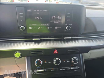 2024 Kia Carnival MPV LX w/ Seat Package 121.7" WB - miniatura 10