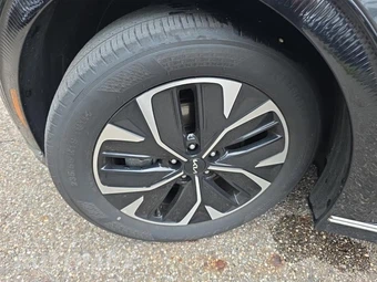 2024 Kia EV6 Wind - miniatura 17