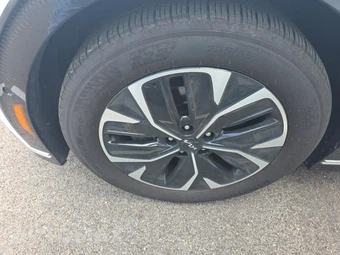 2024 Kia EV6 Wind - miniatura 17