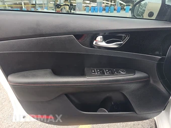 2024 Kia Forte GT - miniatura 9