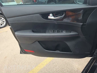 2024 Kia Forte GT - miniatura 9