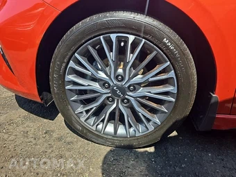 2024 Kia Forte GT-Line - miniatura 8