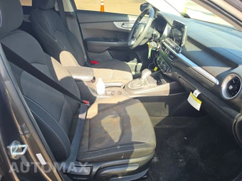 2024 Kia Forte LX – miniatura 8