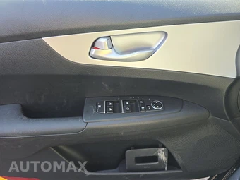 2024 Kia Forte LX – miniatura 9