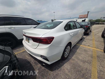 2024 Kia Forte LX - miniatura 3