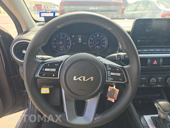 2024 Kia Forte LXS - miniatura 10