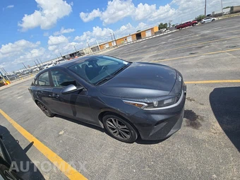 2024 Kia Forte LXS - miniatura 3