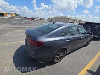 2024 Kia Forte LXS - miniatura 4