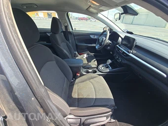 2024 Kia Forte LXS - miniatura 8