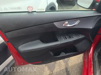2024 Kia Forte LXS – miniatura 9