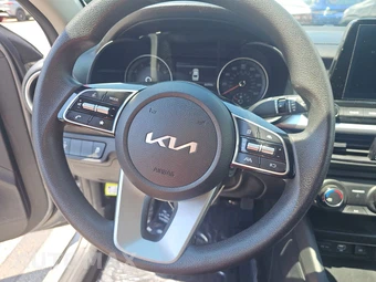 2024 Kia Forte LXS – miniatura 10