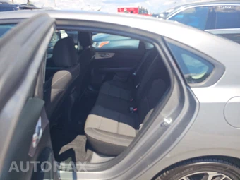 2024 Kia Forte LXS – miniatura 13