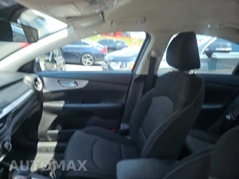2024 Kia Forte LXS – miniatura 17
