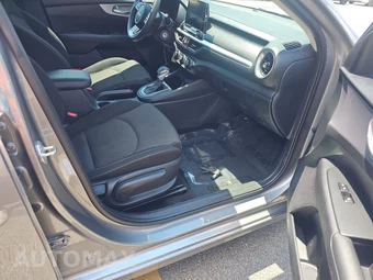 2024 Kia Forte LXS – miniatura 8