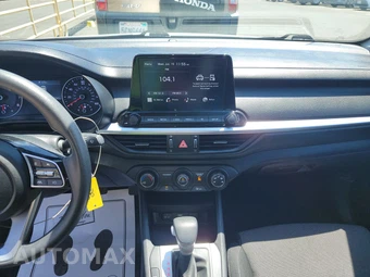 2024 Kia Forte LXS - miniatura 11