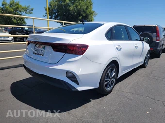 2024 Kia Forte LXS - miniatura 4