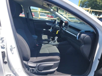 2024 Kia Forte LXS - miniatura 8