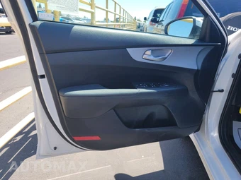 2024 Kia Forte LXS - miniatura 9