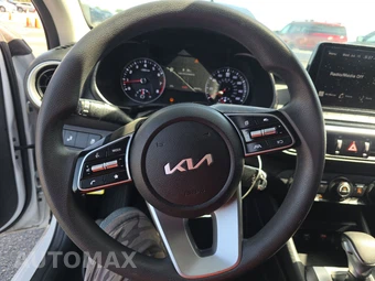 2024 Kia Forte LXS – miniatura 10
