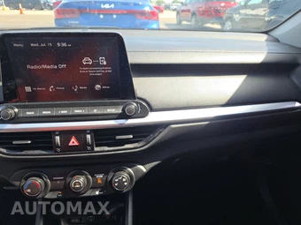 2024 Kia Forte LXS – miniatura 11