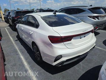 2024 Kia Forte LXS – miniatura 6