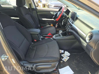 2024 Kia Forte LXS – miniatura 15