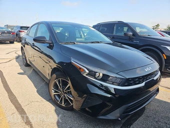 2024 Kia Forte LXS - miniatura 3