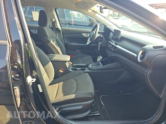 2024 Kia Forte LXS - miniatura 8