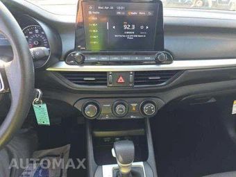 2024 Kia Forte LXS – miniatura 11