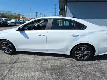2024 Kia Forte LXS – miniatura 3