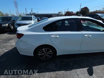 2024 Kia Forte LXS – miniatura 5