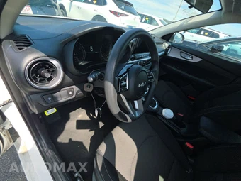 2024 Kia Forte LXS - miniatura 10