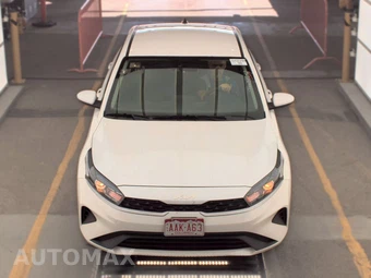 2024 Kia Forte LXS - miniatura 2