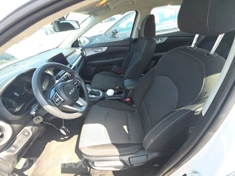 2024 Kia Forte LXS - miniatura 7