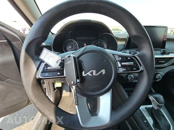 2024 Kia Forte LXS - miniatura 10