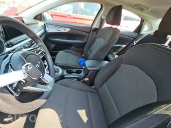2024 Kia Forte LXS - miniatura 7