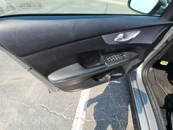 2024 Kia Forte LXS - miniatura 9