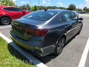 2024 Kia Forte LXS - miniatura 3