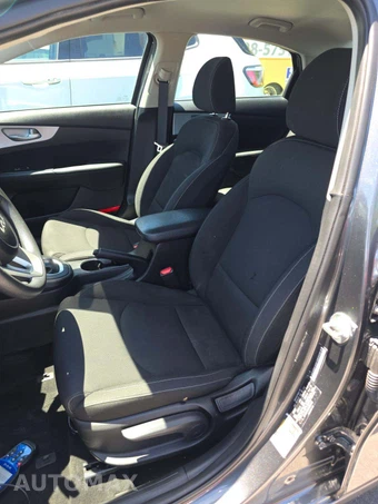2024 Kia Forte LXS - miniatura 6