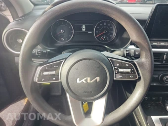 2024 Kia Forte LXS - miniatura 10
