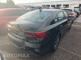2024 Kia Forte LXS - miniatura 4